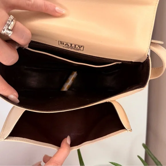 VTG 70s Bally International Cream Leather Shoulder Bag Italy Made Gold Hardware - Picture 7 of 14